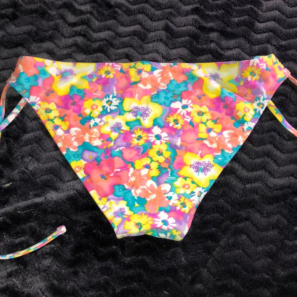 Bikini bundle - Picture 4 of 7